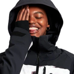 Burton [ak] Gore-Tex Embark Wintersportjacke True Black/Powder Pillows (Pow Pow) Damen -Skiausrüstung burton ak gore tex embark jacket 10010108003 02 gross