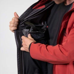 Jones Peak Bagger Skijacke Safety Red Herren -Skiausrüstung jones peak bagger jacket safety red 04 gross